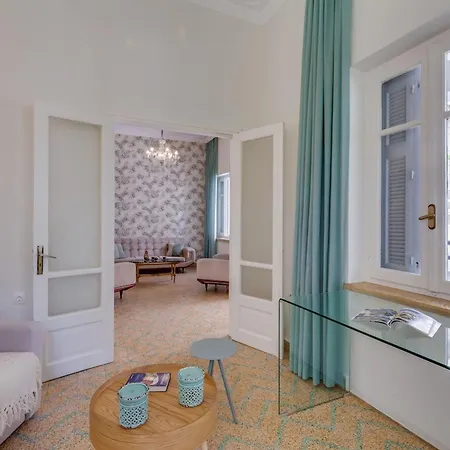 Samouil Steps From The Vakantiehuis