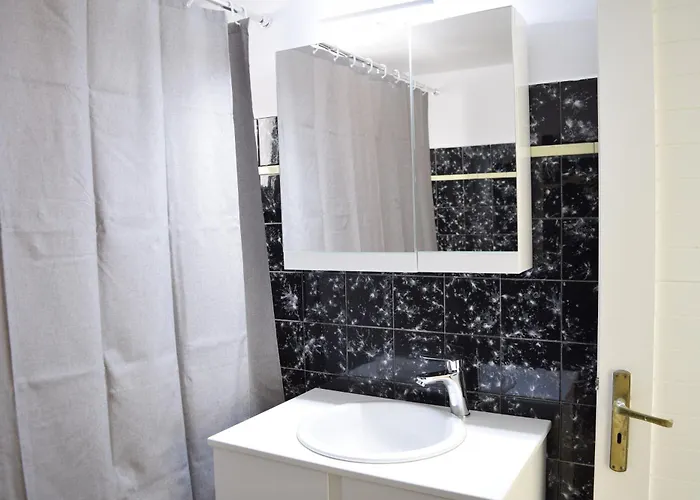 Samouil Steps From The Chania (Crete)