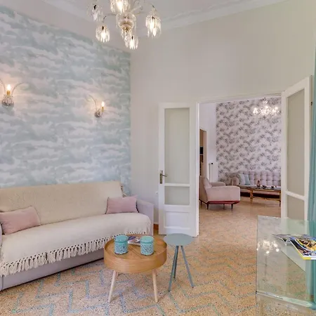 Feriehus Samouil Steps From The *