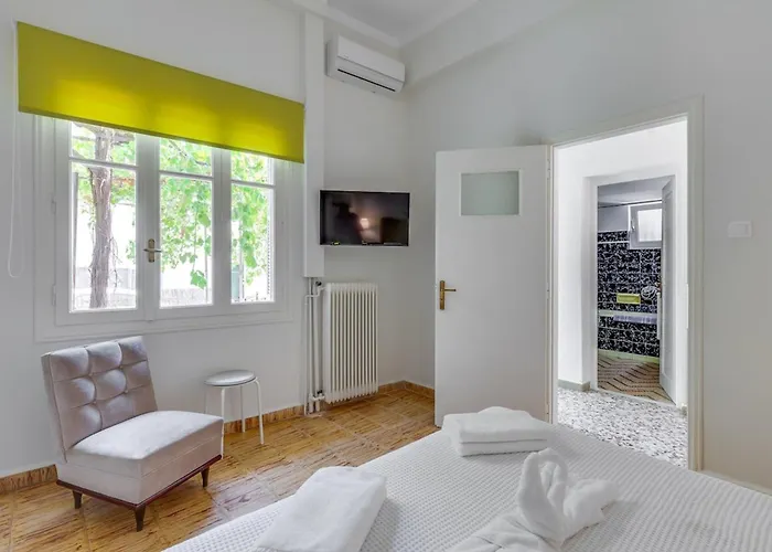 Samouil Steps From The * Ханья