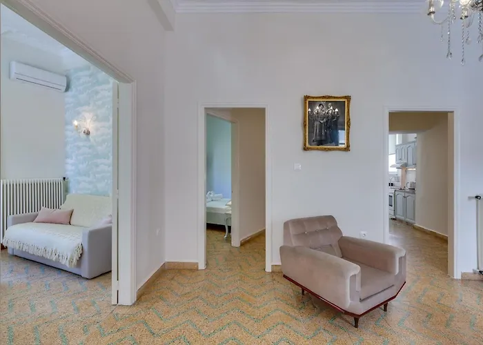 Samouil Steps From The Ханья